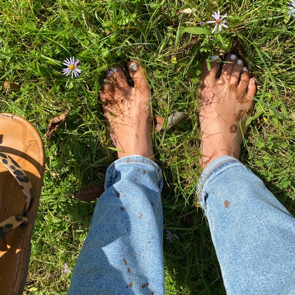 Meet your Posher, Jessica PS ALWAYS up for a great TRADE - Picture 7 of 16